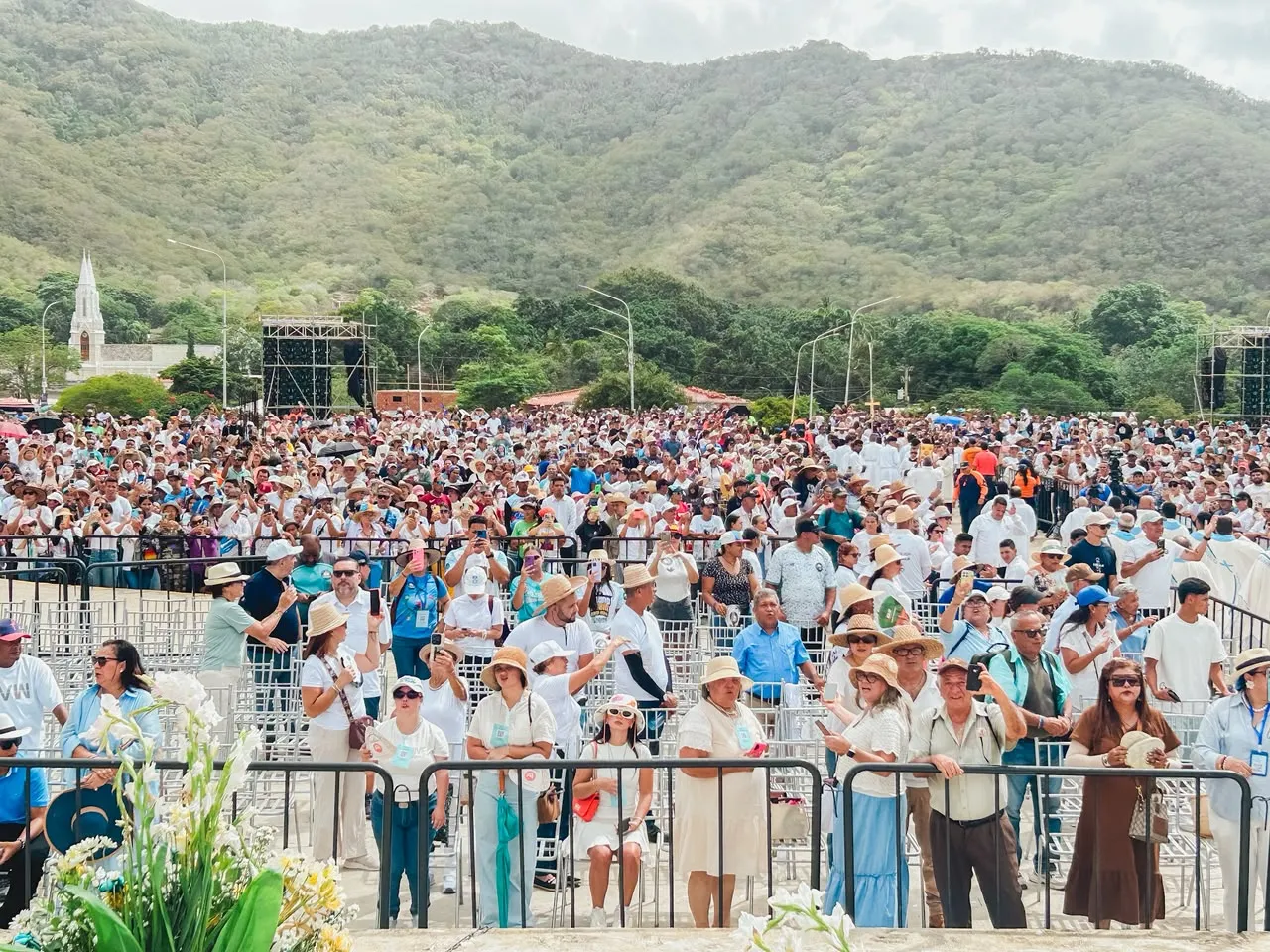 Image for Miles de devotos celebraron el cumpleaños de la Virgen del Valle entre fe y esperanza